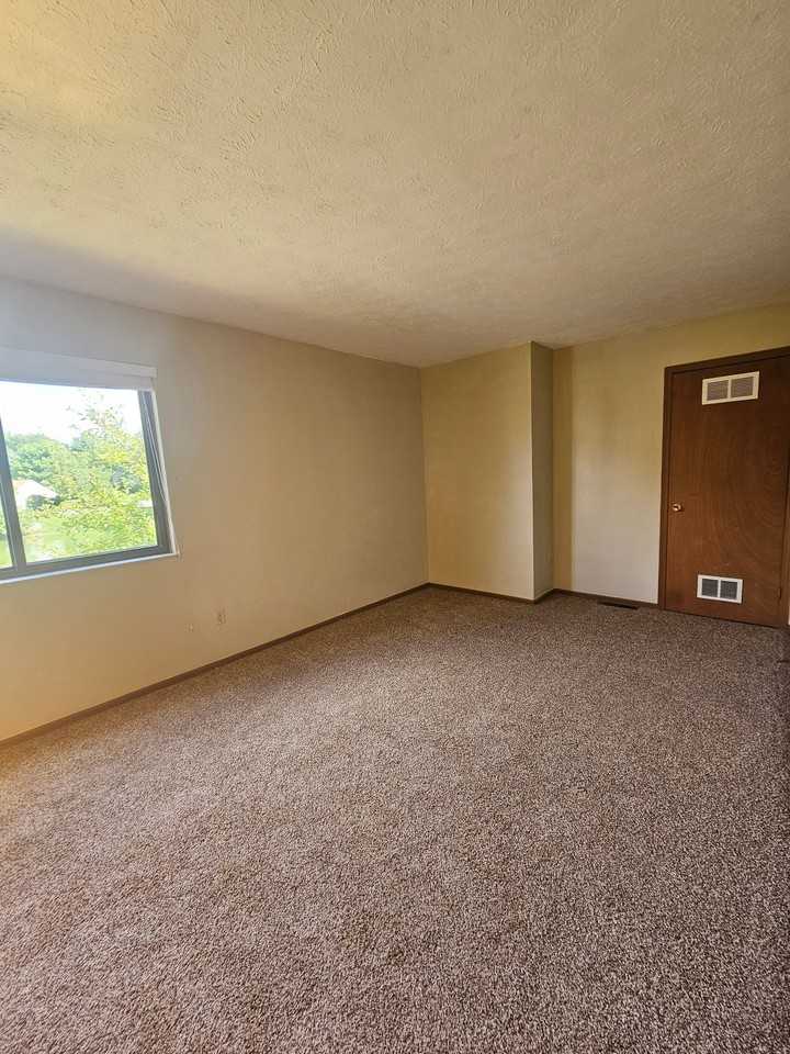 1420 Cedarwood Dr #E - Photo 7 of 16
