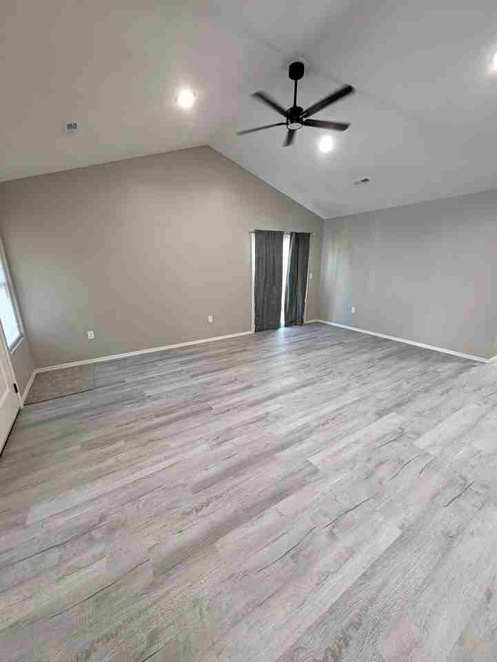 731 N Elder St - Photo 2 of 15