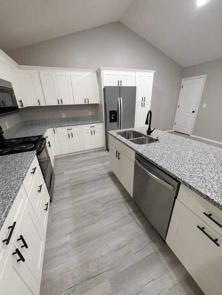 731 N Elder St - Photo 4 of 15
