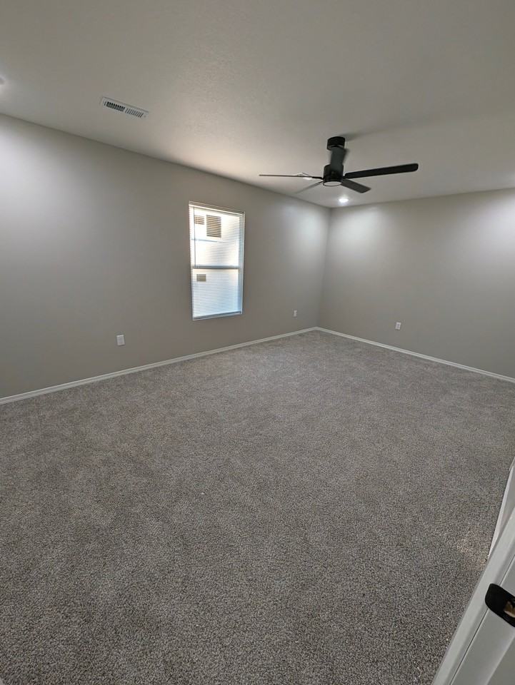 731 N Elder St - Photo 6 of 15