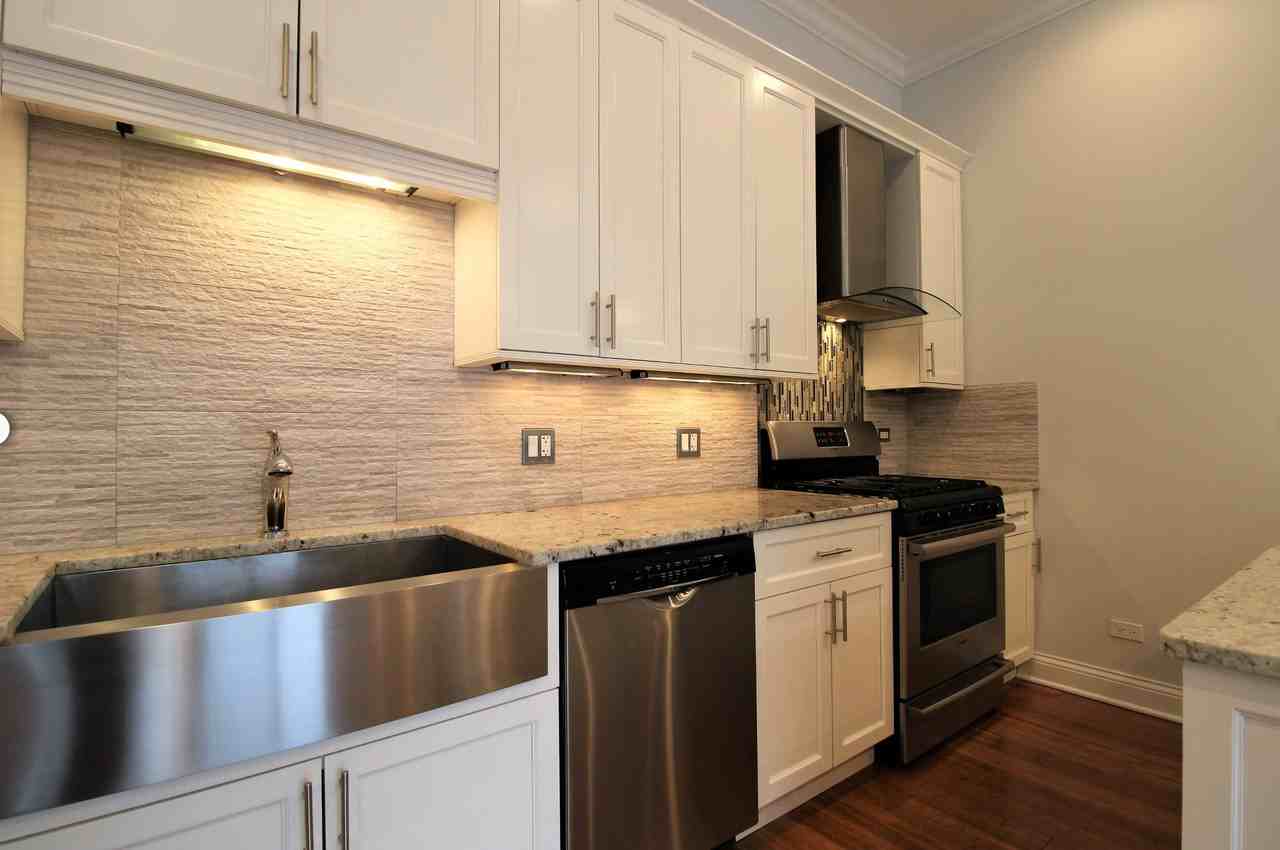 1601 W Warren Blvd - Photo 3 of 13