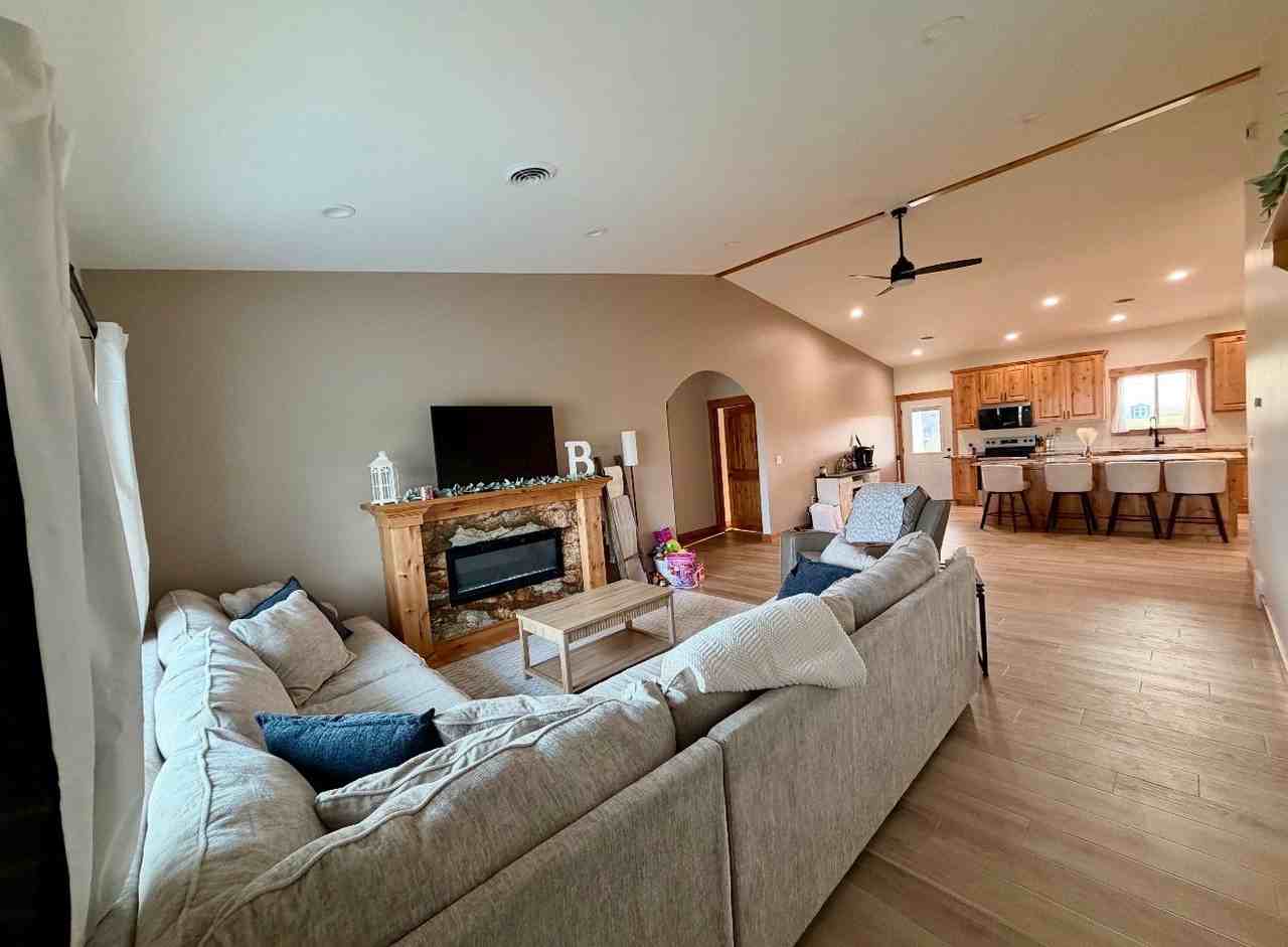 909 S Willet St - Photo 4 of 13