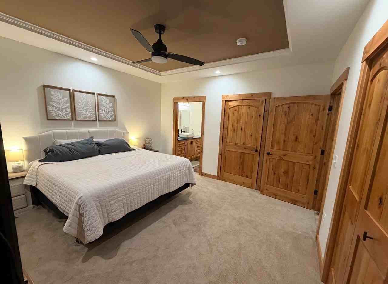 909 S Willet St - Photo 6 of 13