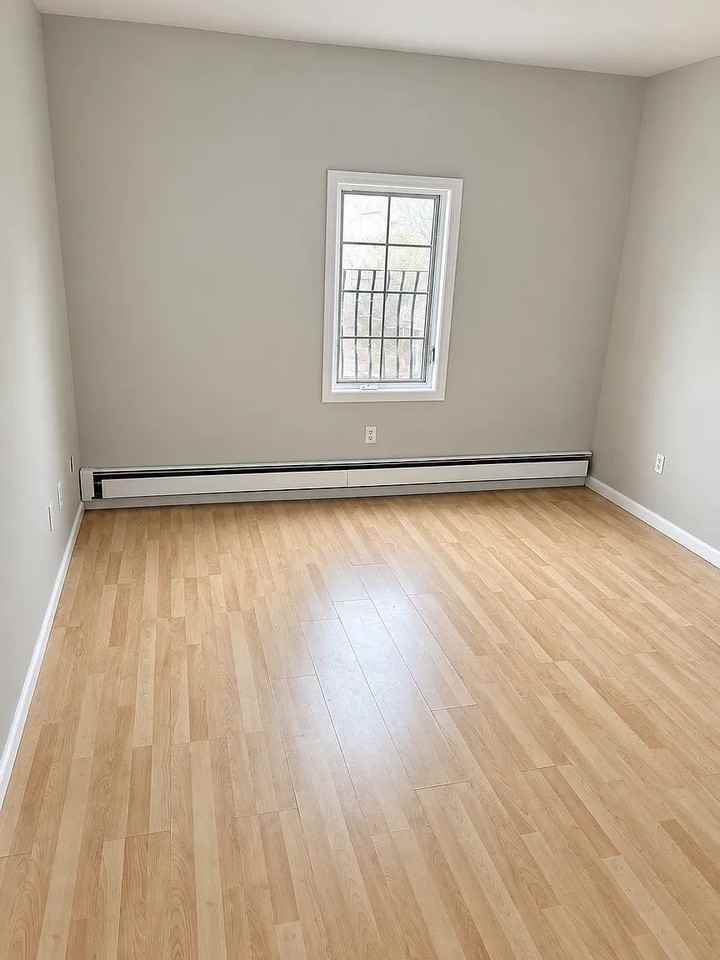216 3rd St #4 - Photo 3 of 6