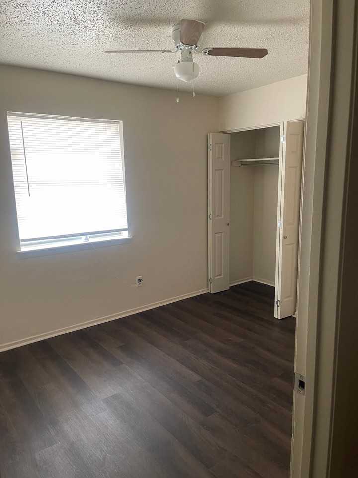 723 Sun Valley Dr - Photo 6 of 15