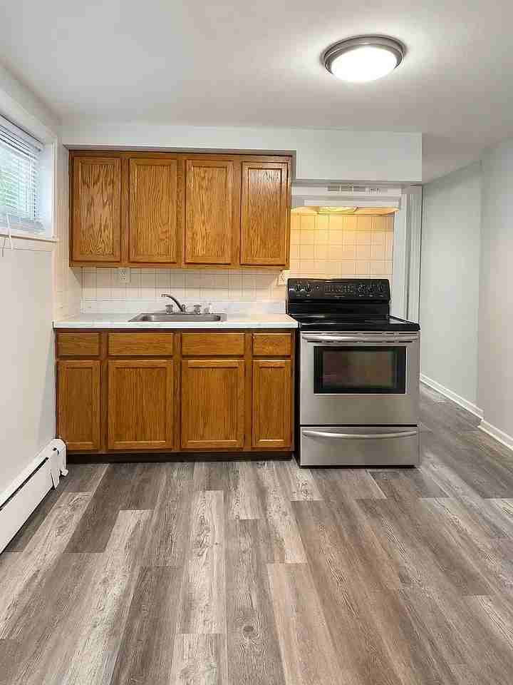 823 W 6th St #2 - Photo 2 of 9