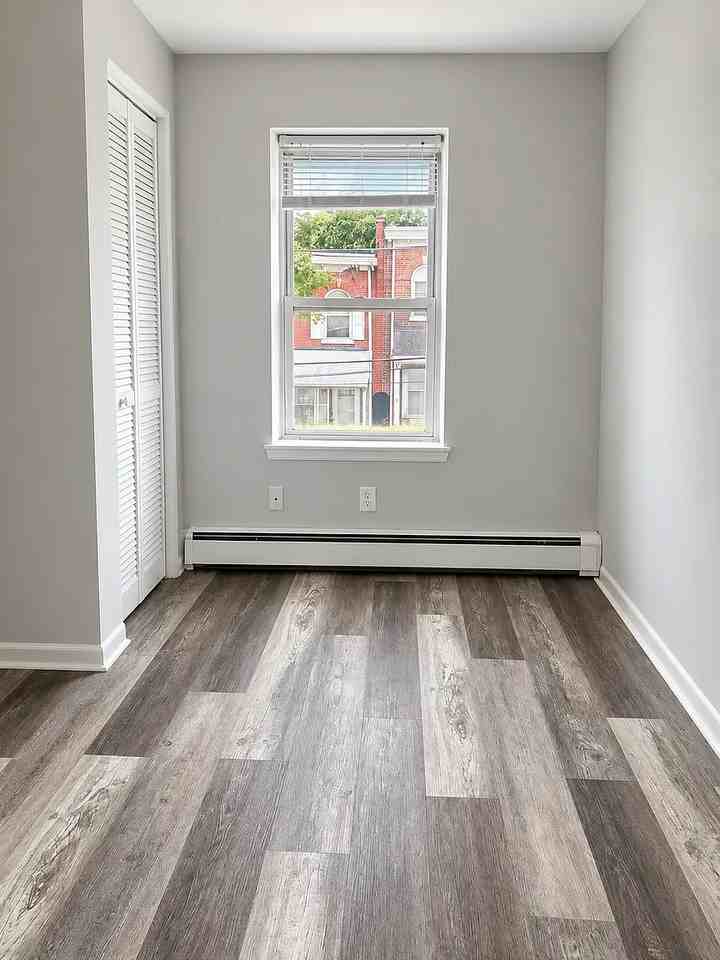 823 W 6th St #2 - Photo 6 of 9
