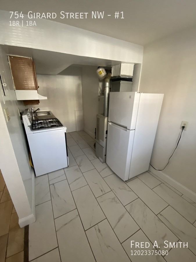 754 Girard St Nw #1 - Photo 3 of 13
