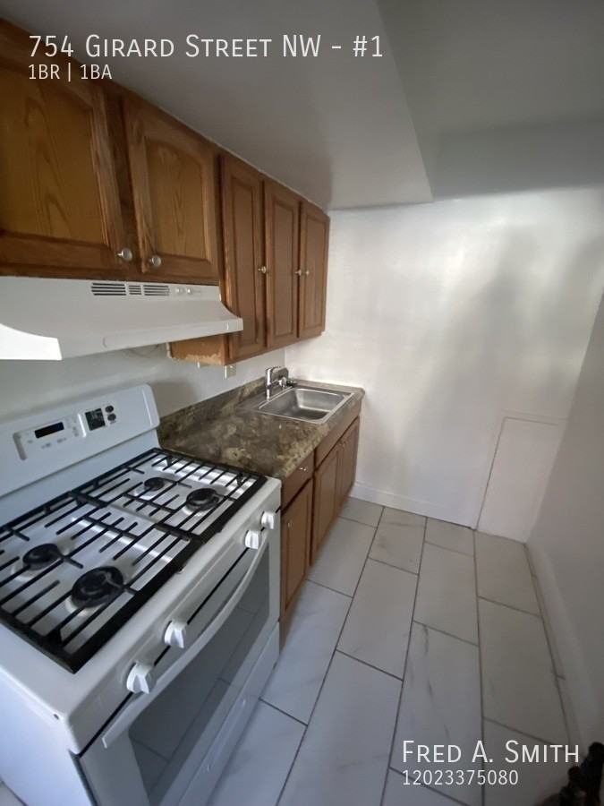 754 Girard St Nw #1 - Photo 4 of 13