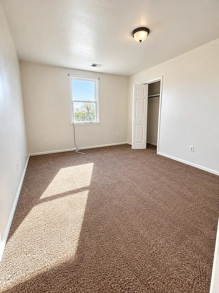219 N Broom St #3 - Photo 5 of 7