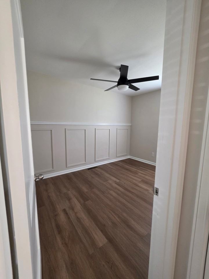 4007 Glenhurst Ave - Photo 3 of 12