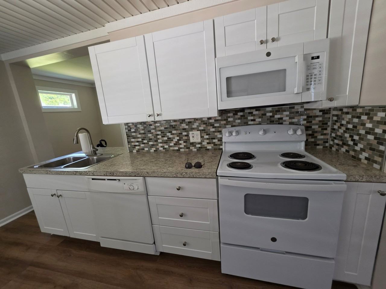 4007 Glenhurst Ave - Photo 7 of 12