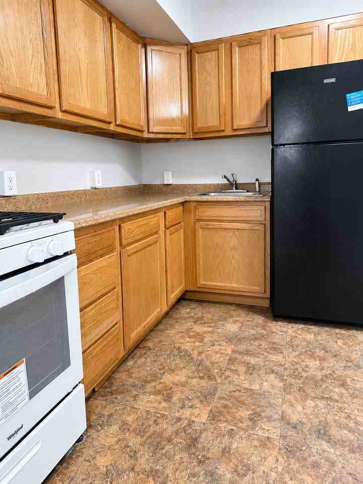 808 W 8th St #2 - Photo 3 of 10