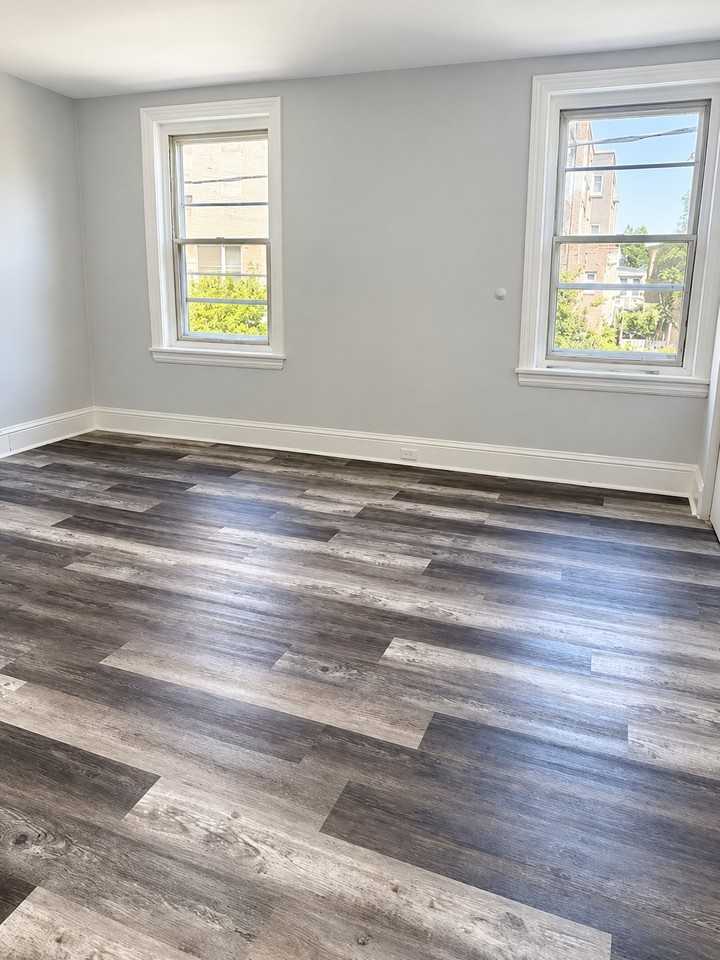 808 W 8th St #2 - Photo 5 of 10