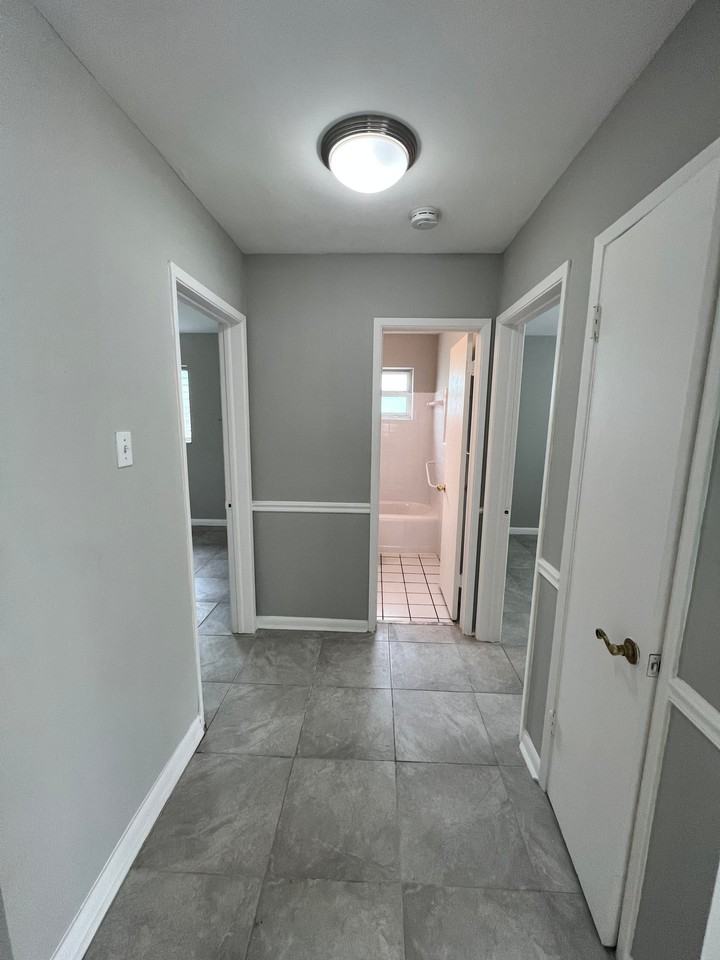 3660 Ne 12th Ter - Photo 6 of 20