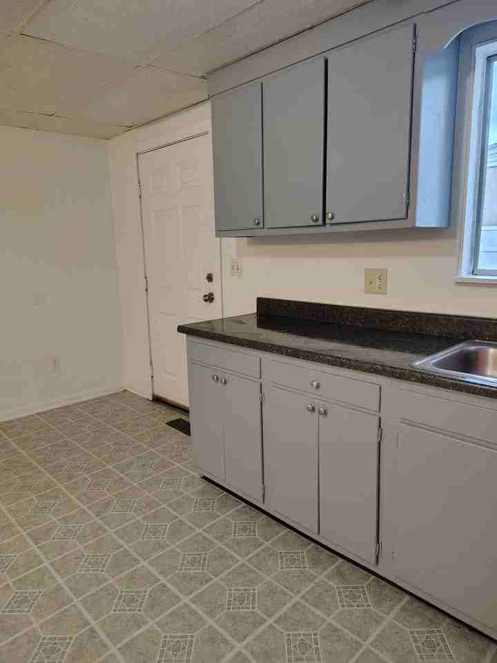 1331 Lakeview Ave - Photo 4 of 5