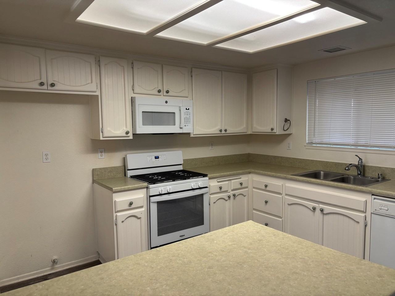 2116 W Avenue K15 - Photo 3 of 11