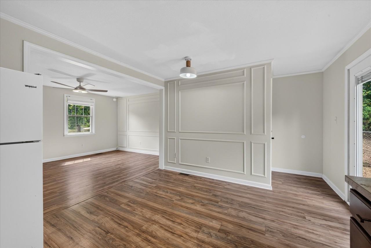 1425 Richmond Pl - Photo 6 of 15