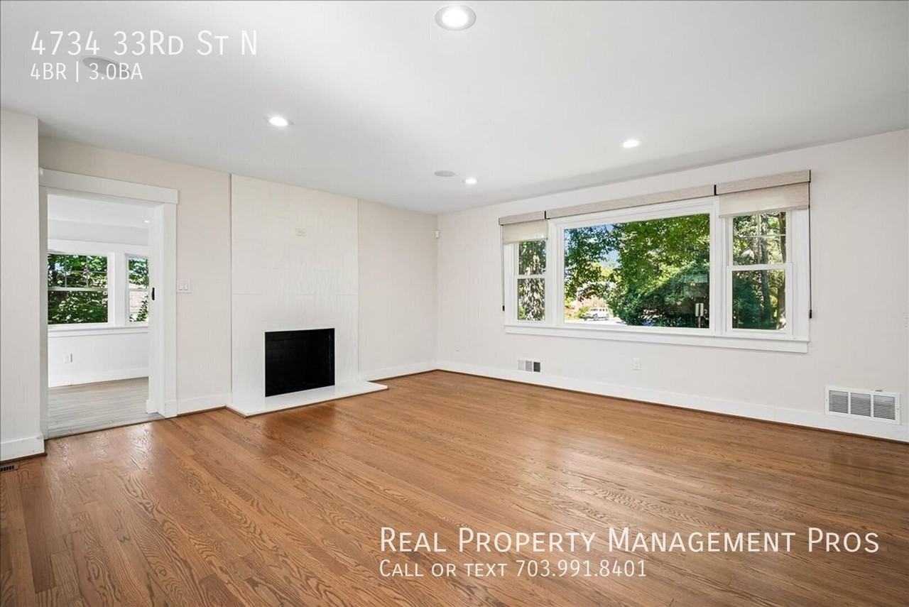 4734 33rd St N - Photo 3 of 33