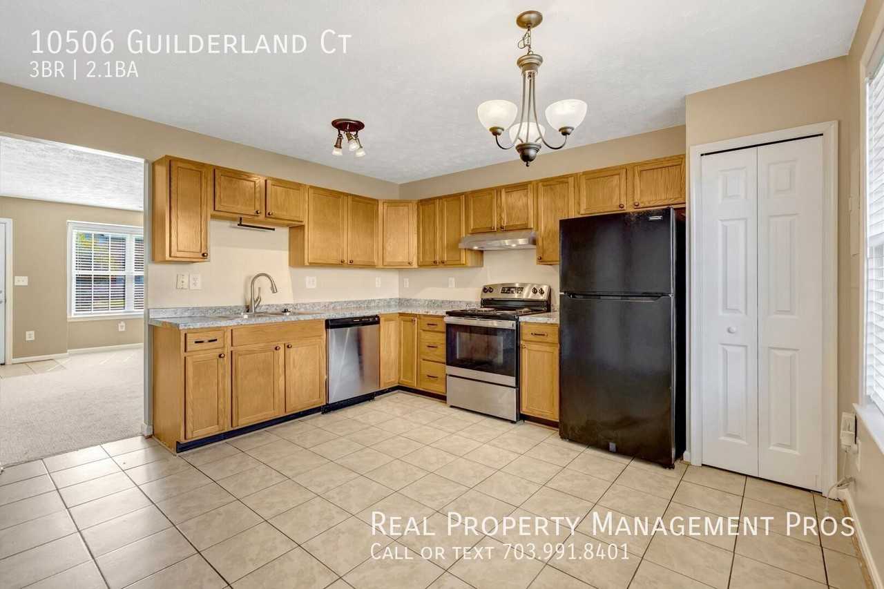 10506 Guilderland Ct - Photo 5 of 36