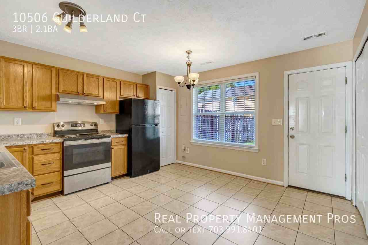10506 Guilderland Ct - Photo 6 of 36