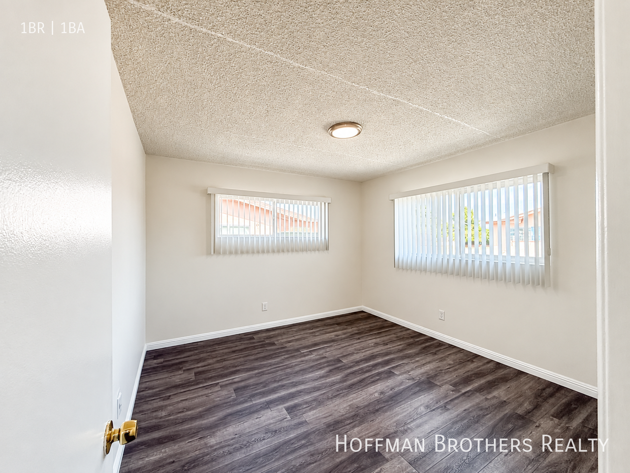 19403 Haynes St #5 - Photo 5 of 11