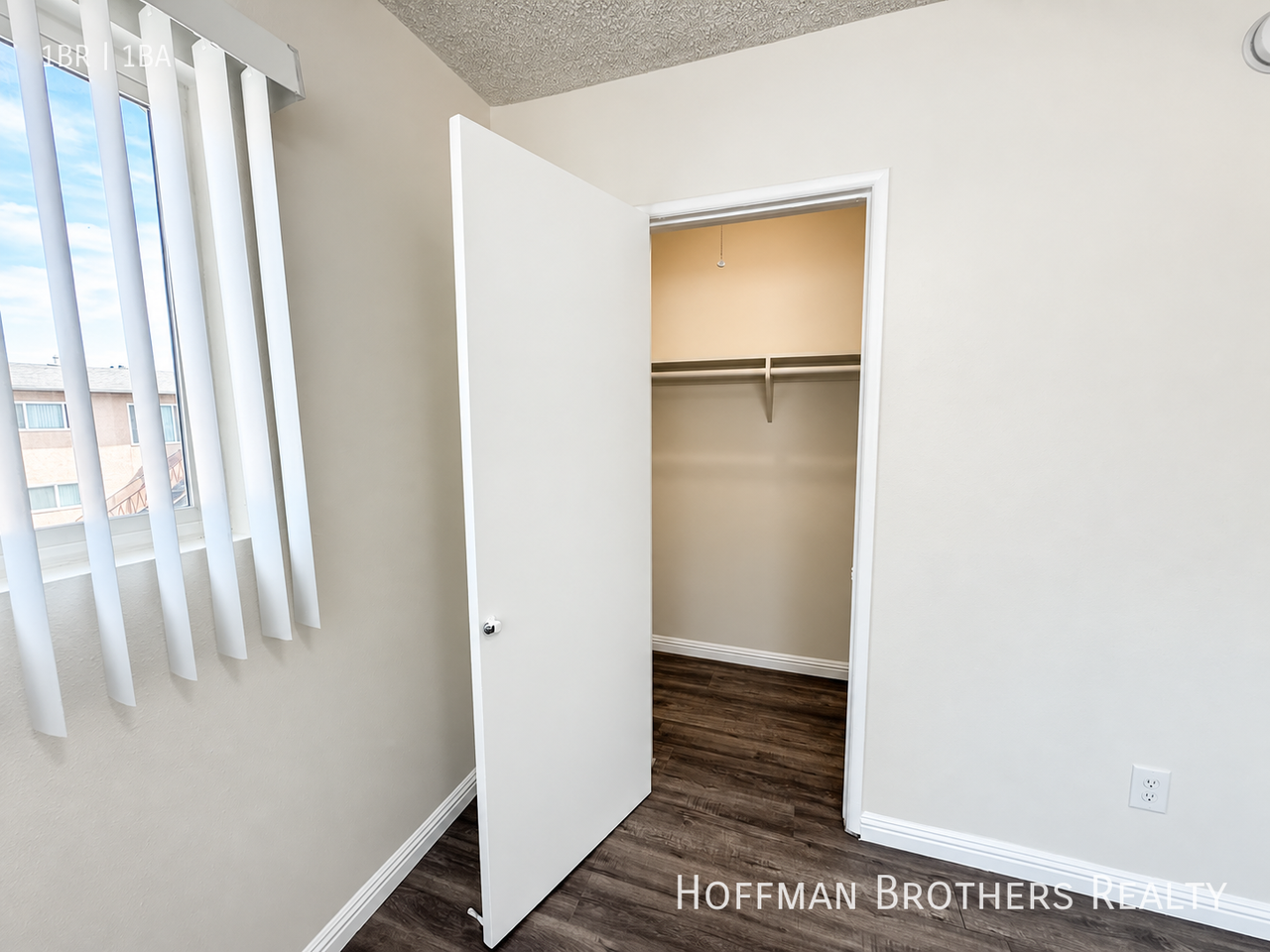 19403 Haynes St #5 - Photo 6 of 11