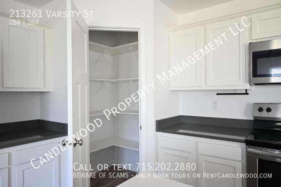 213261 Varsity St - Photo 5 of 18