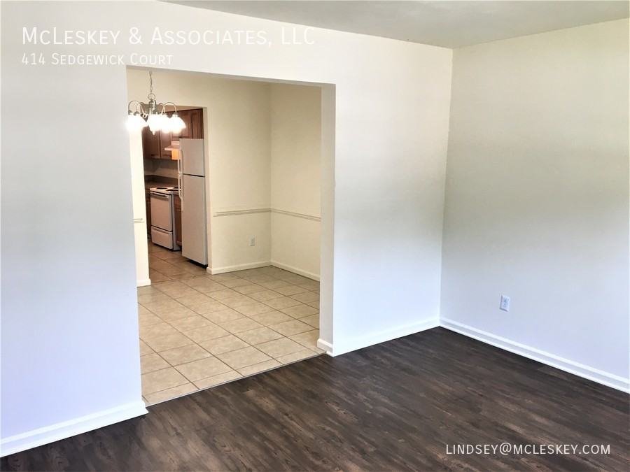 414 Sedgewick Ct - Photo 4 of 35