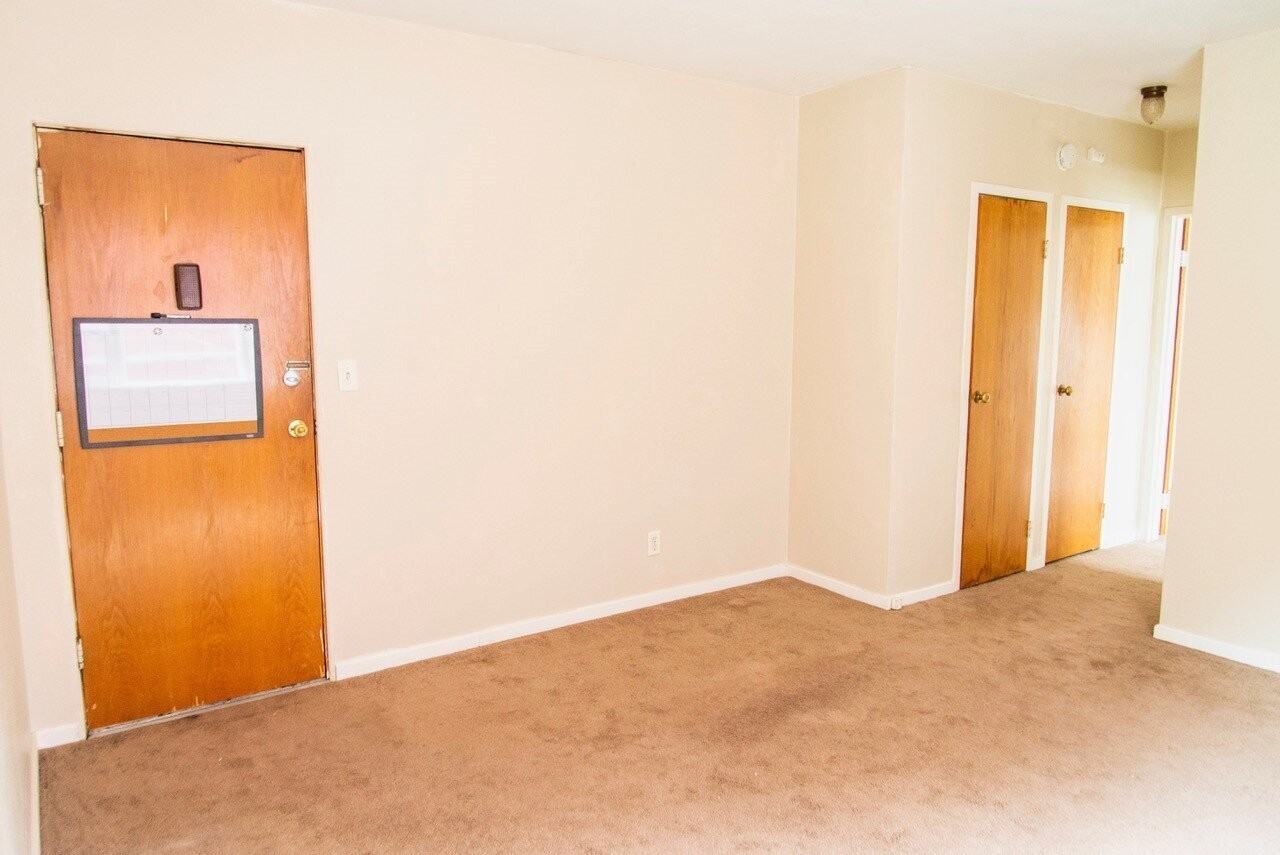 509 E 7th St #F - Photo 7 of 13