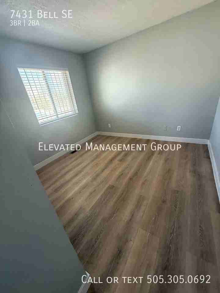 7431 Bell Ave Se - Photo 2 of 27