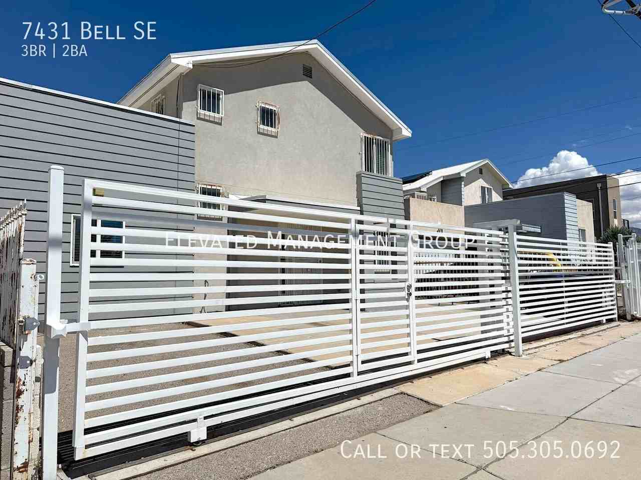 7431 Bell Ave Se - Photo 3 of 27