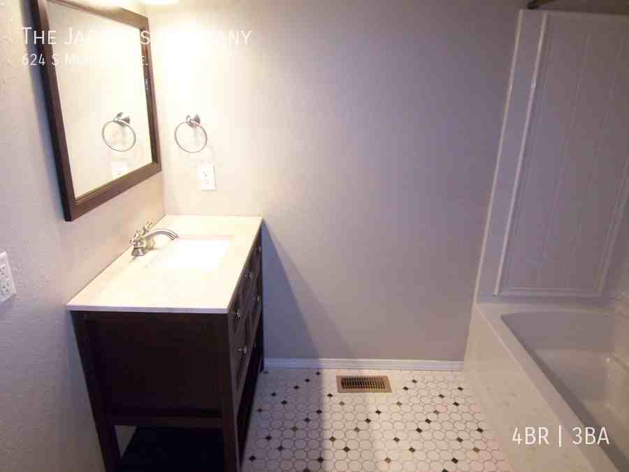 624 S Marlan Ave - Photo 7 of 21