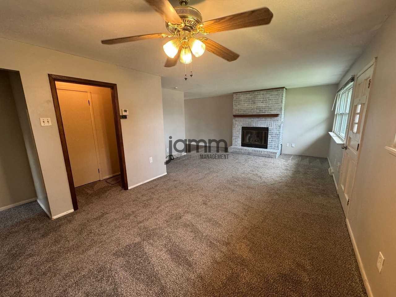 14635 Sylvia Dr - Photo 4 of 26
