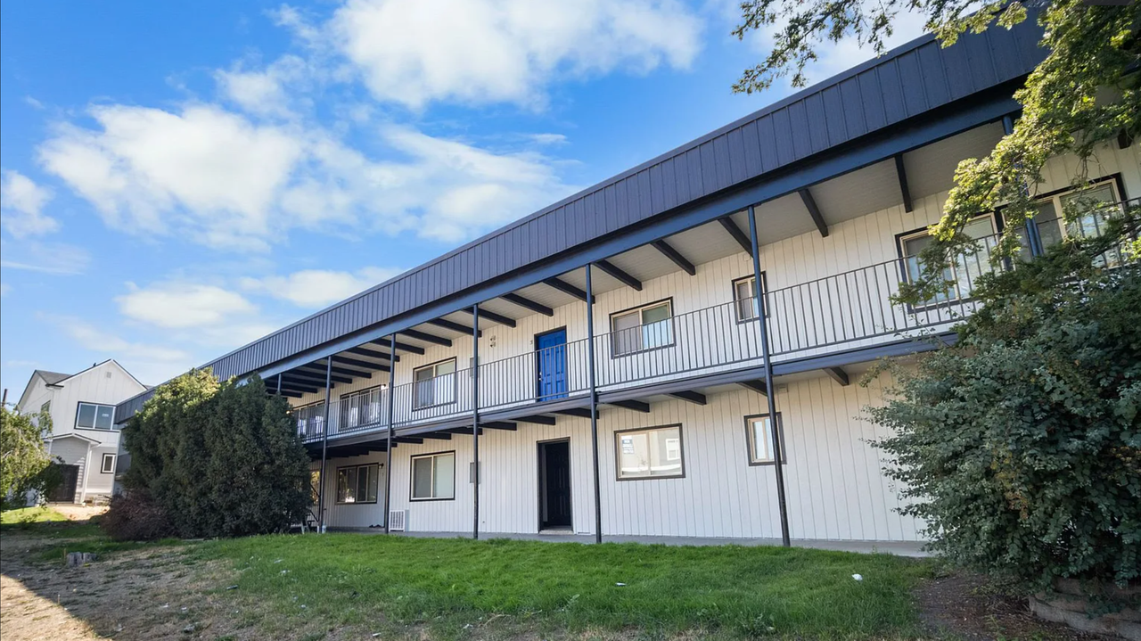 ONE MONTH FREE! LIMITED TIME ONLY! Mission Apartment, home by the River! - Photo 4 of 22