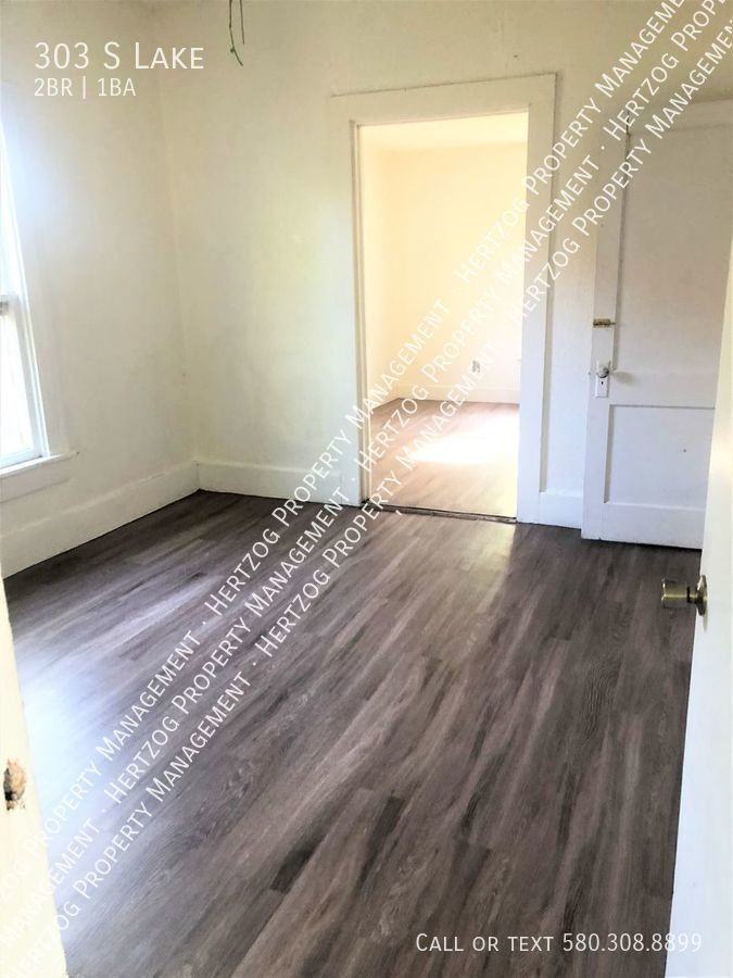 303 S Lake St - Photo 5 of 5