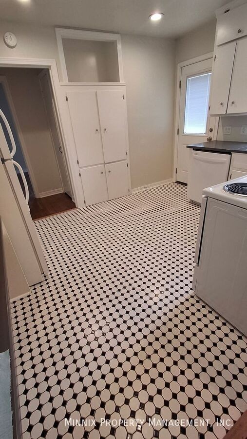 1014 S Milam St - Photo 4 of 28