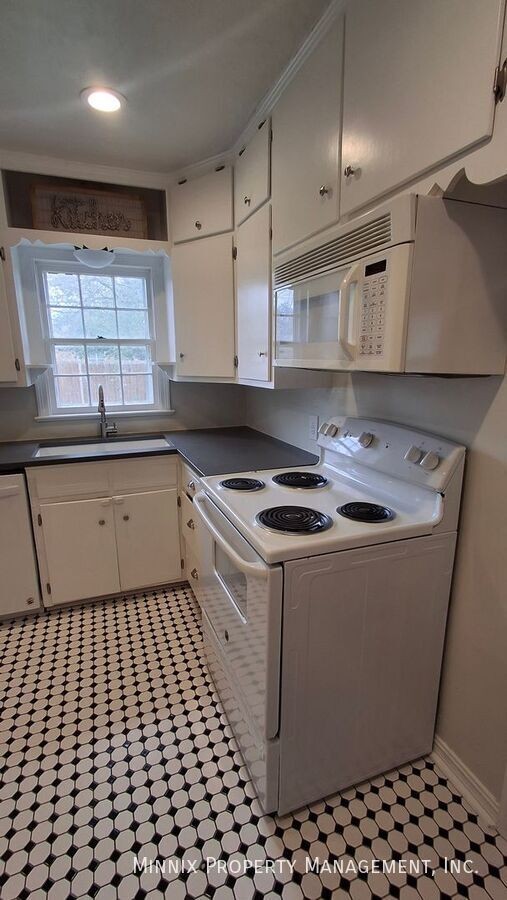 1014 S Milam St - Photo 5 of 28