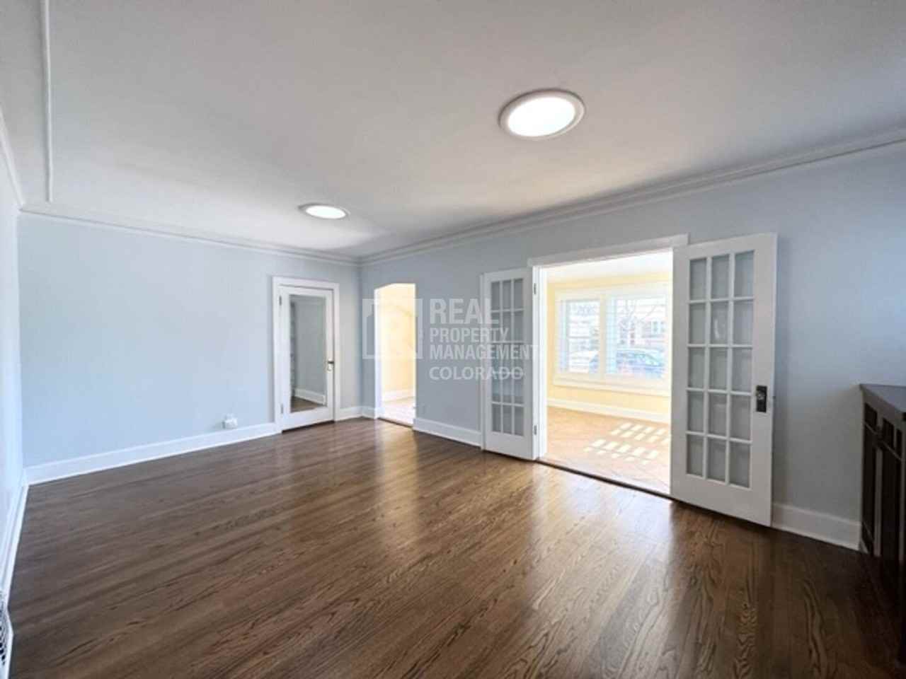 623 S Vine St - Photo 6 of 36