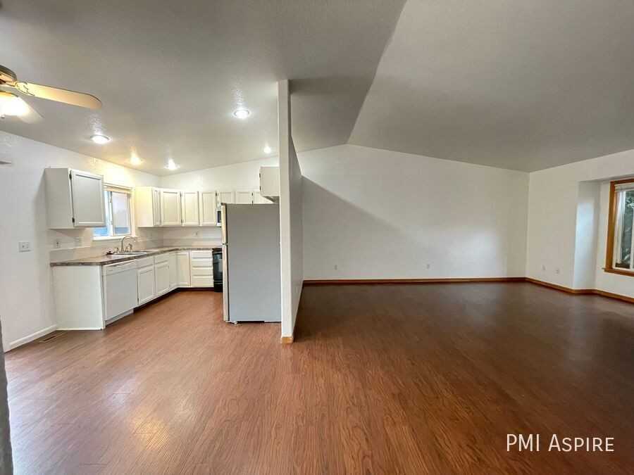 618 Country Acres Dr - Photo 4 of 19