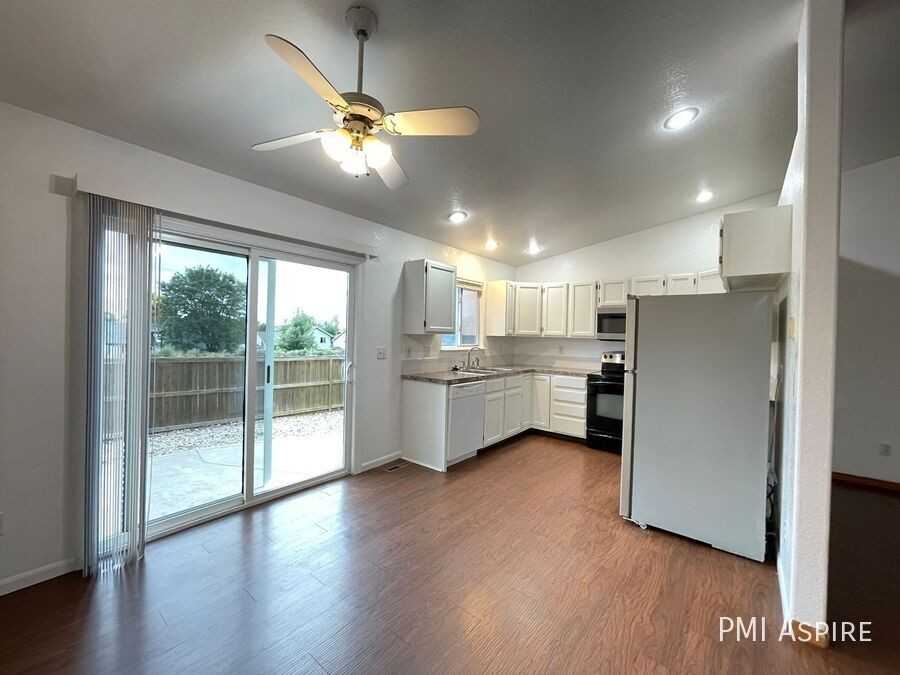 618 Country Acres Dr - Photo 5 of 19