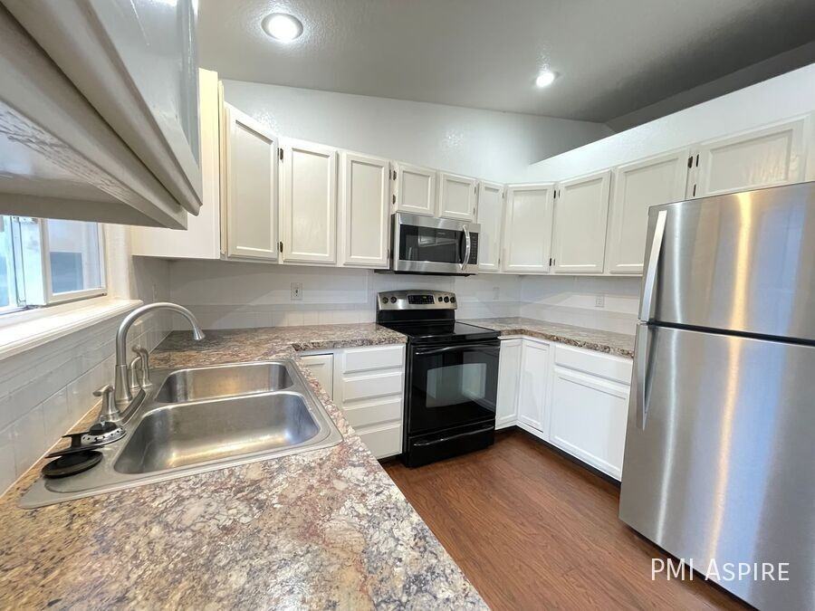 618 Country Acres Dr - Photo 6 of 19