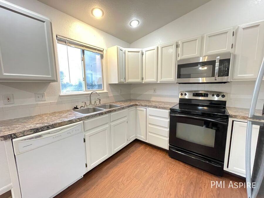 618 Country Acres Dr - Photo 7 of 19