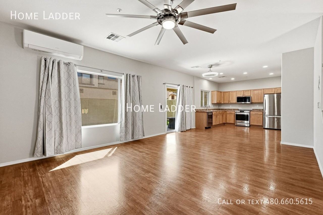 1429 E Elgin St - Photo 3 of 50