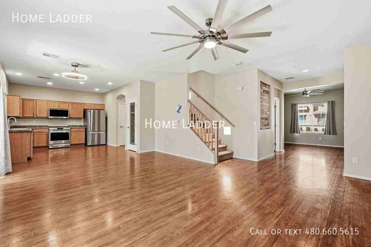1429 E Elgin St - Photo 4 of 50