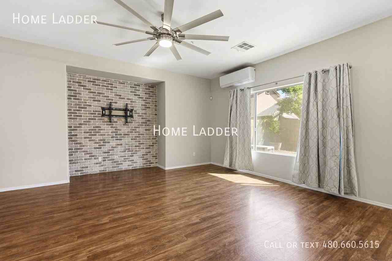 1429 E Elgin St - Photo 5 of 50