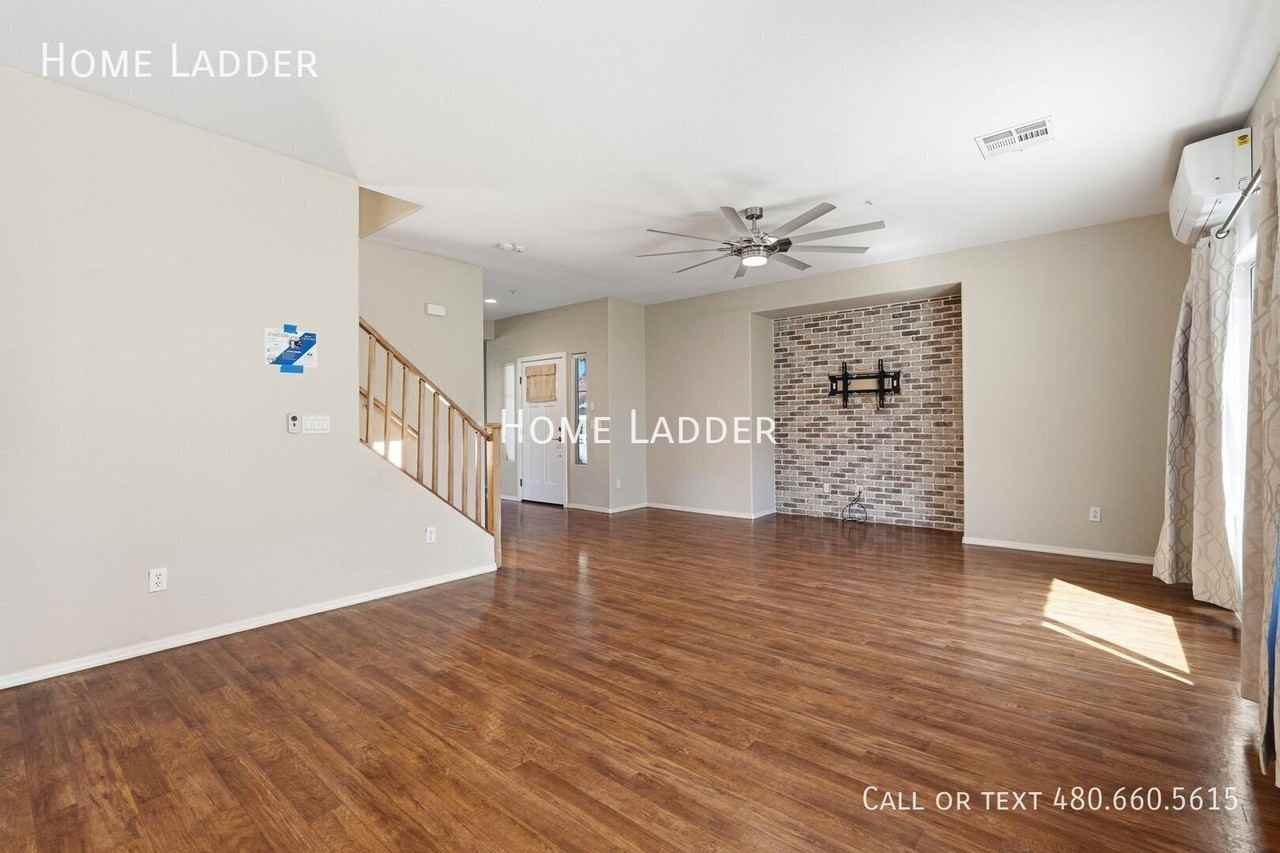 1429 E Elgin St - Photo 6 of 50