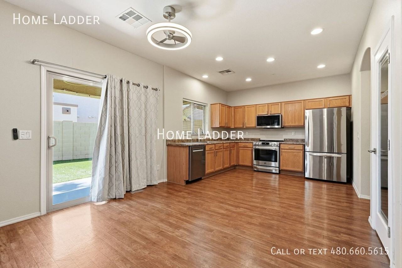 1429 E Elgin St - Photo 7 of 50