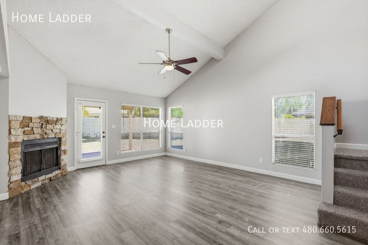 745 N Hazelton Dr - Photo 3 of 50