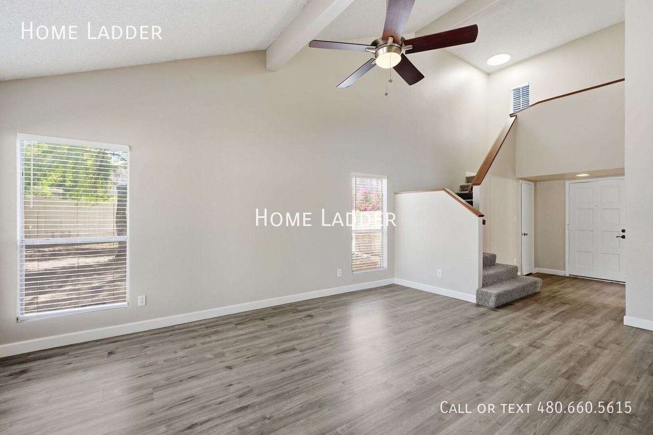 745 N Hazelton Dr - Photo 4 of 50